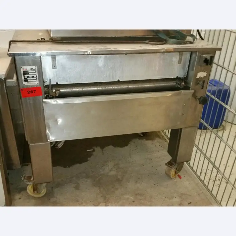 Linhas e máquinas de produção de panificação, equipamento operacional e de escritório e frota de veículos
-1