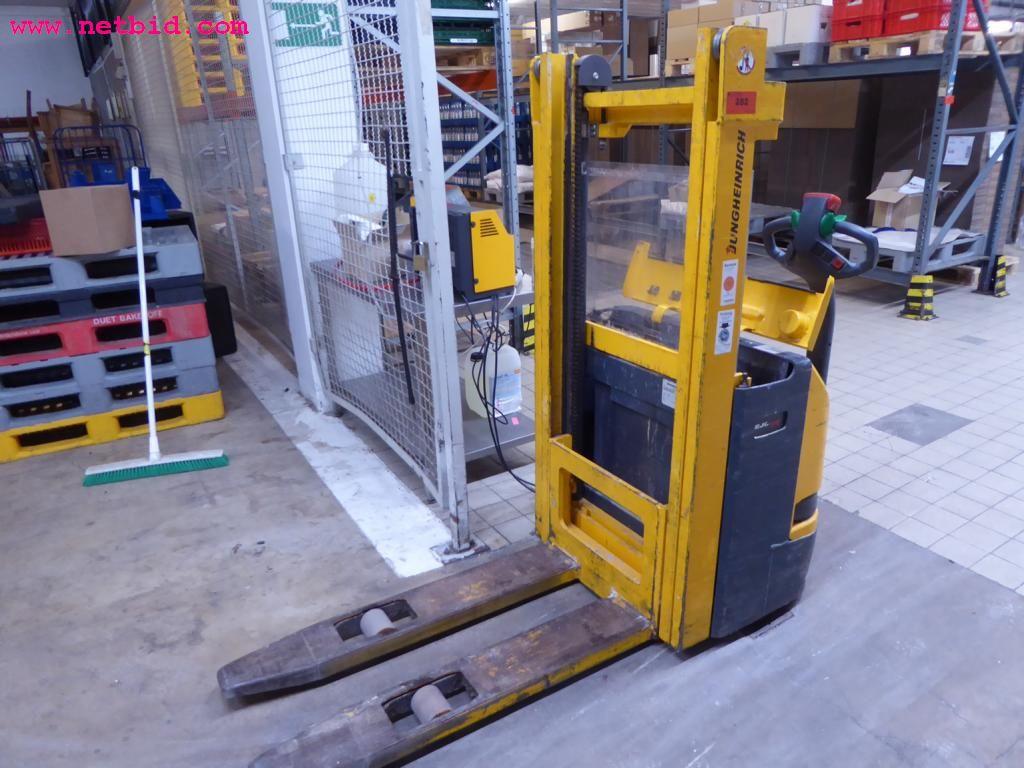 Bäckereiproduktionslinien und -maschinen, Betriebs- und Geschäftsausstattung<br>sowie Fuhrpark 
-1