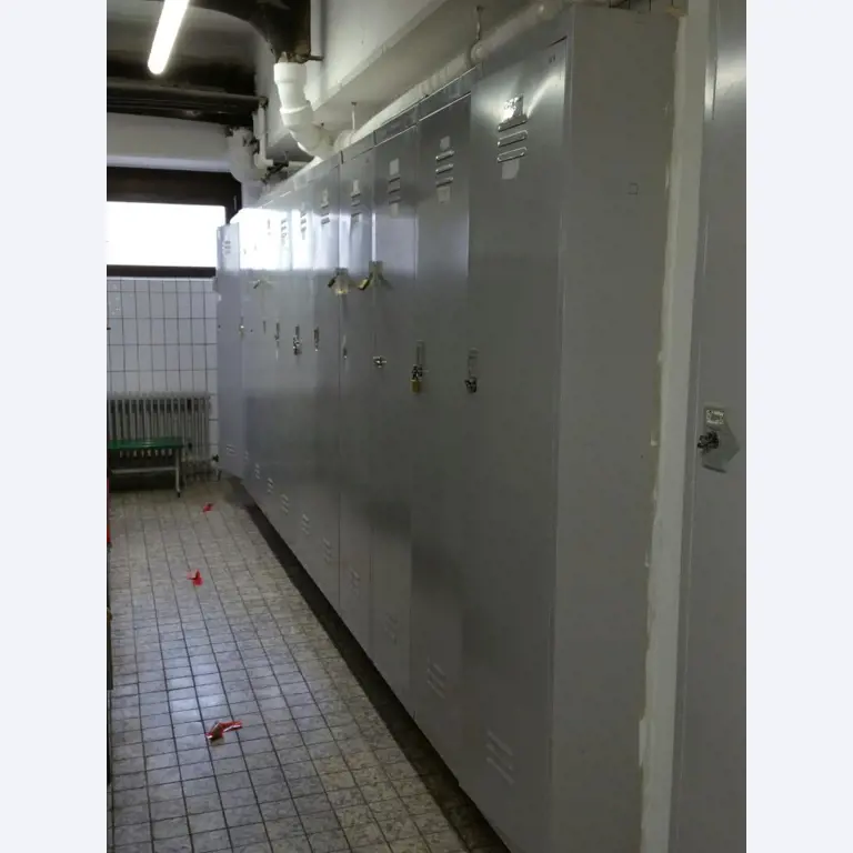 Linhas e máquinas de produção de panificação, equipamento operacional e de escritório e frota de veículos
-1
