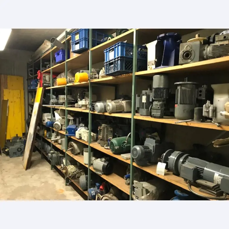 Linhas e máquinas de produção de panificação, equipamento operacional e de escritório e frota de veículos
-1
