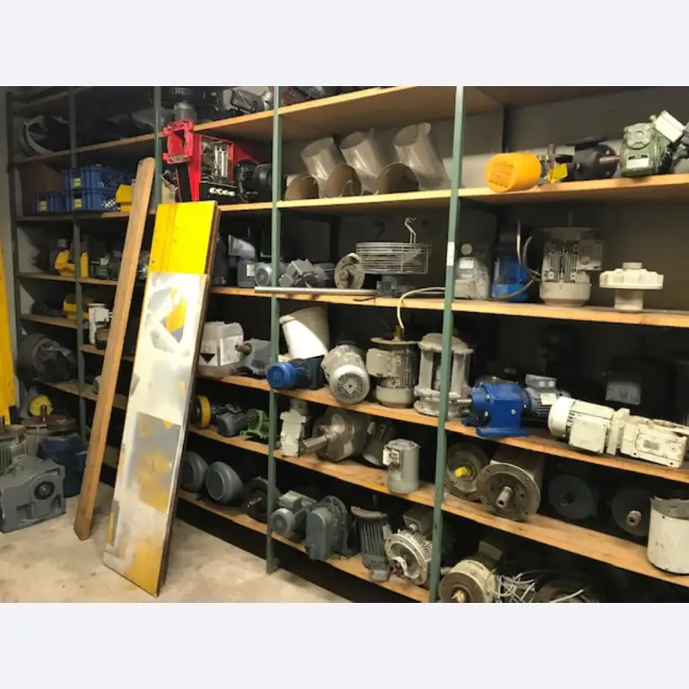 Linhas e máquinas de produção de panificação, equipamento operacional e de escritório e frota de veículos
-3