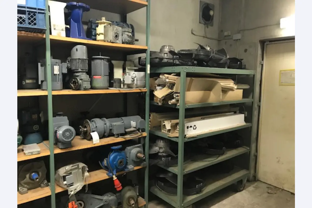Linhas e máquinas de produção de panificação, equipamento operacional e de escritório e frota de veículos
-5