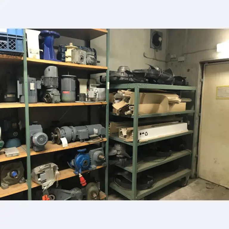 Linhas e máquinas de produção de panificação, equipamento operacional e de escritório e frota de veículos
-5