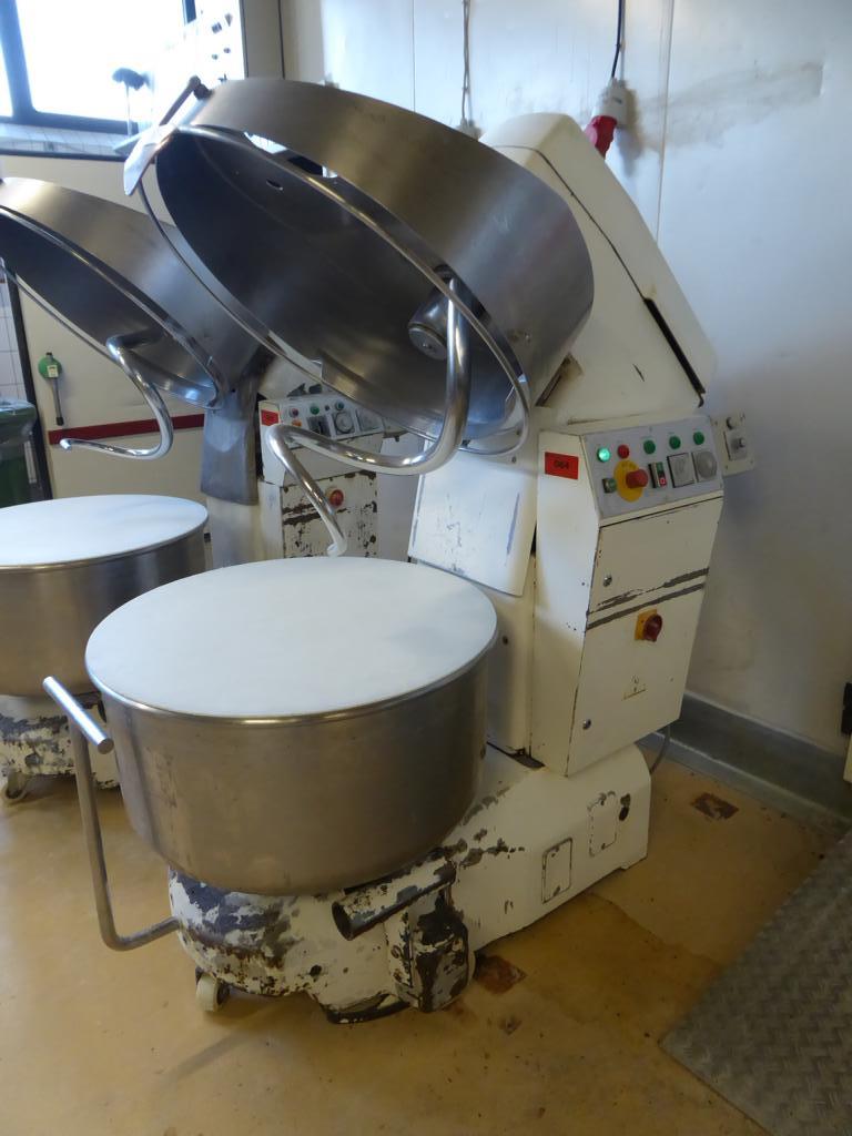 Linhas e máquinas de produção de panificação, equipamento operacional e de escritório e frota de veículos
-1