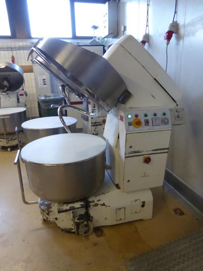 Linhas e máquinas de produção de panificação, equipamento operacional e de escritório e frota de veículos
-2