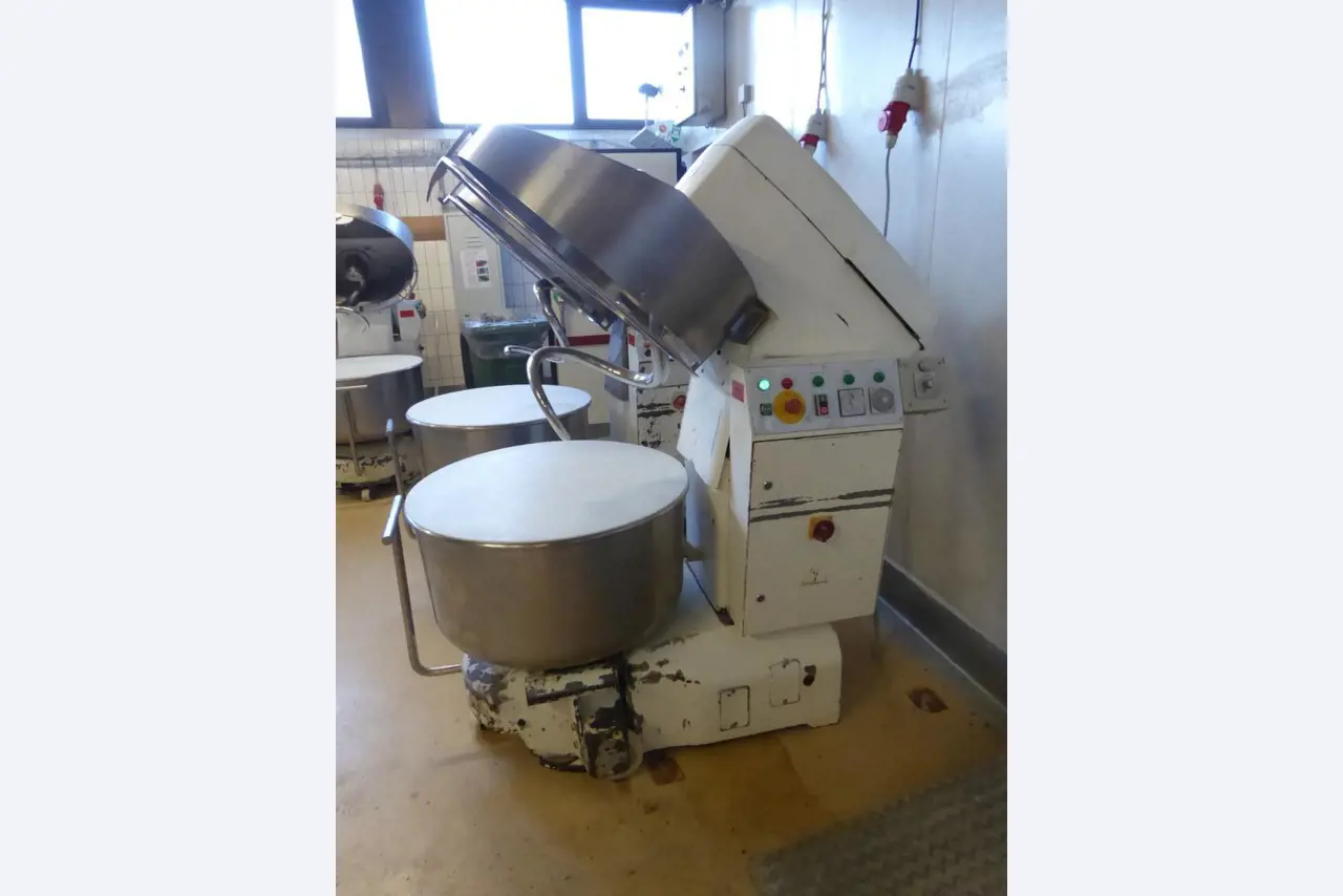 Bäckereiproduktionslinien und -maschinen, Betriebs- und Geschäftsausstattung<br>sowie Fuhrpark 
-2