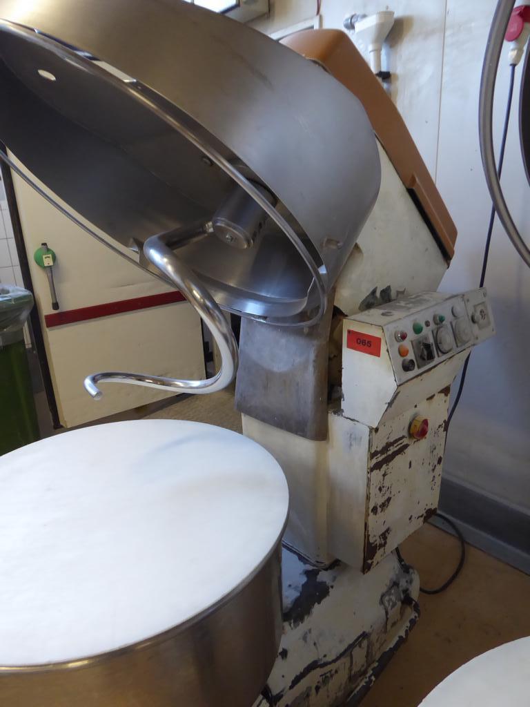 Linhas e máquinas de produção de panificação, equipamento operacional e de escritório e frota de veículos
-2