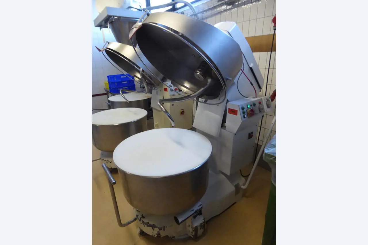 Bäckereiproduktionslinien und -maschinen, Betriebs- und Geschäftsausstattung<br>sowie Fuhrpark 
-2