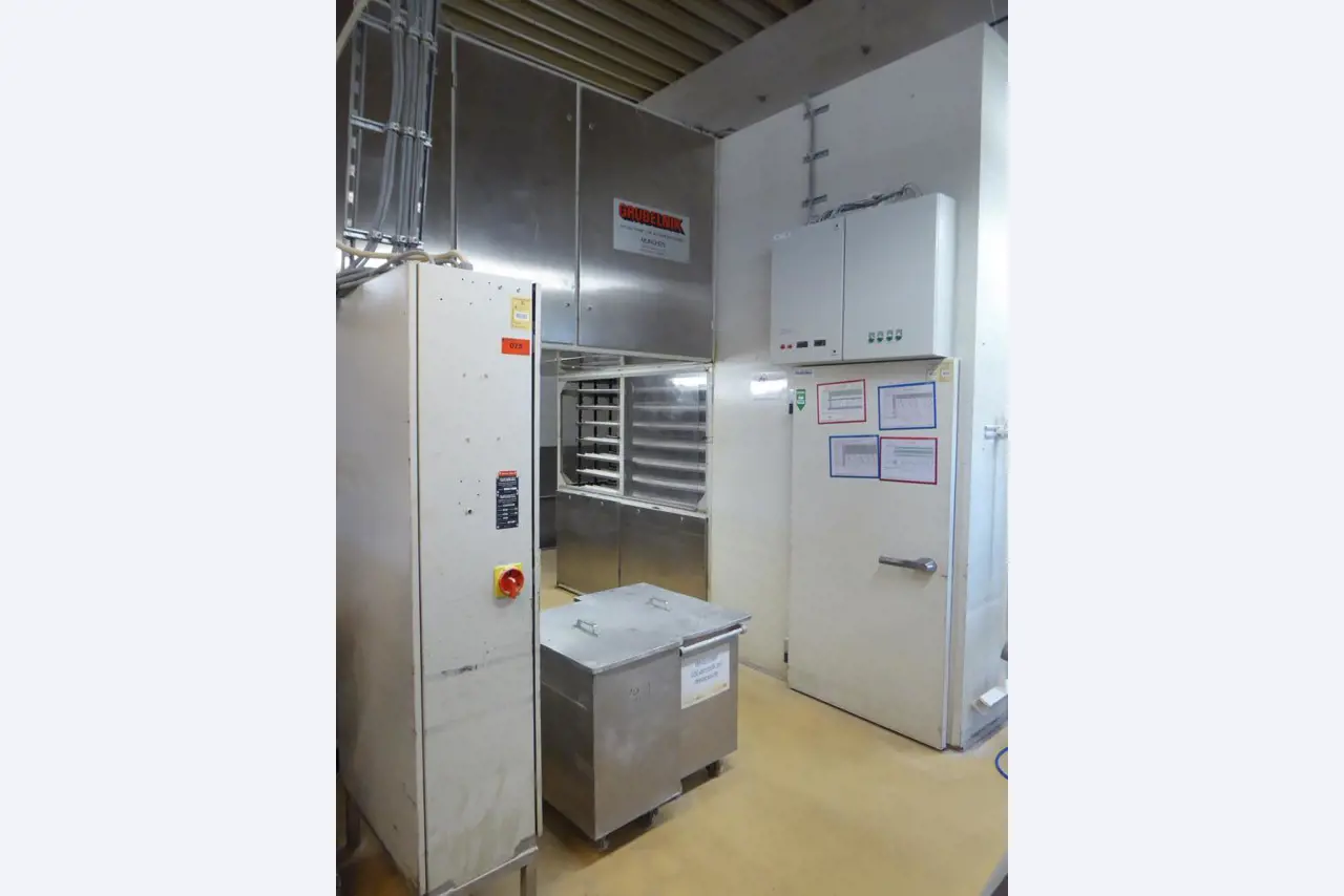 Bäckereiproduktionslinien und -maschinen, Betriebs- und Geschäftsausstattung<br>sowie Fuhrpark 
-1
