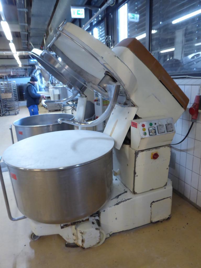 Linhas e máquinas de produção de panificação, equipamento operacional e de escritório e frota de veículos
-2