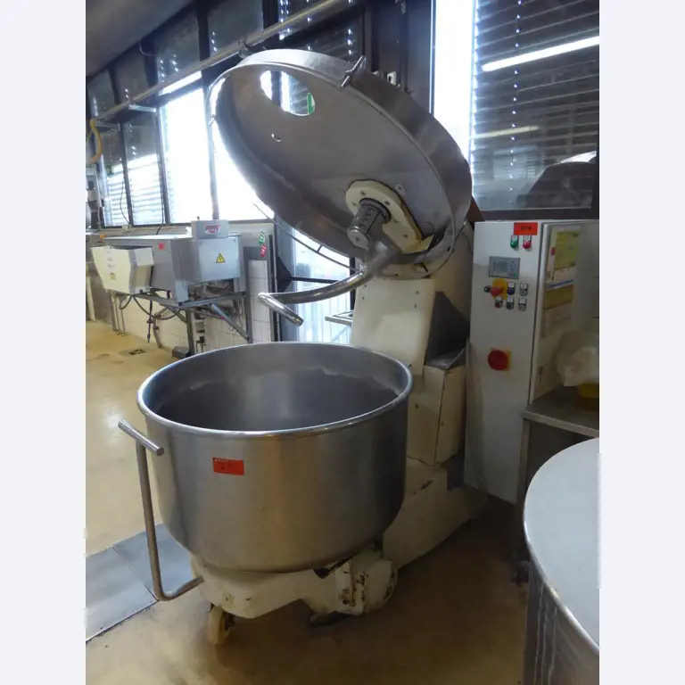 Linhas e máquinas de produção de panificação, equipamento operacional e de escritório e frota de veículos
-2