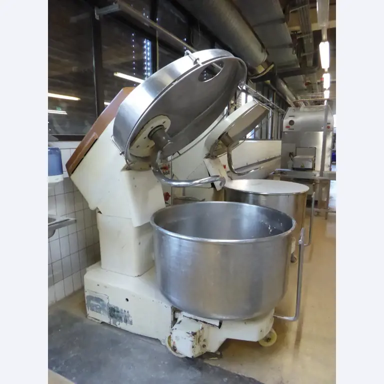 Linhas e máquinas de produção de panificação, equipamento operacional e de escritório e frota de veículos
-3