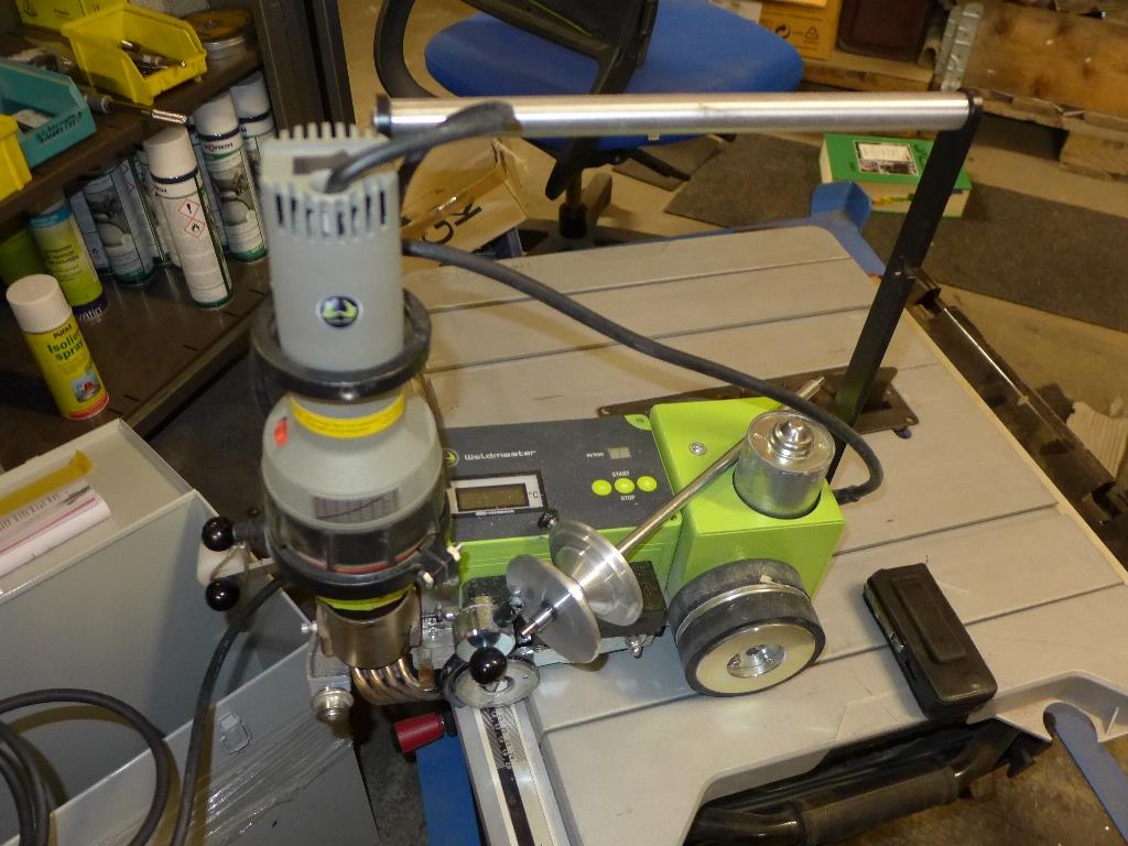 Maschinen zur Herstellung von Möbeln, div. Fertigmöbel und Büros -10