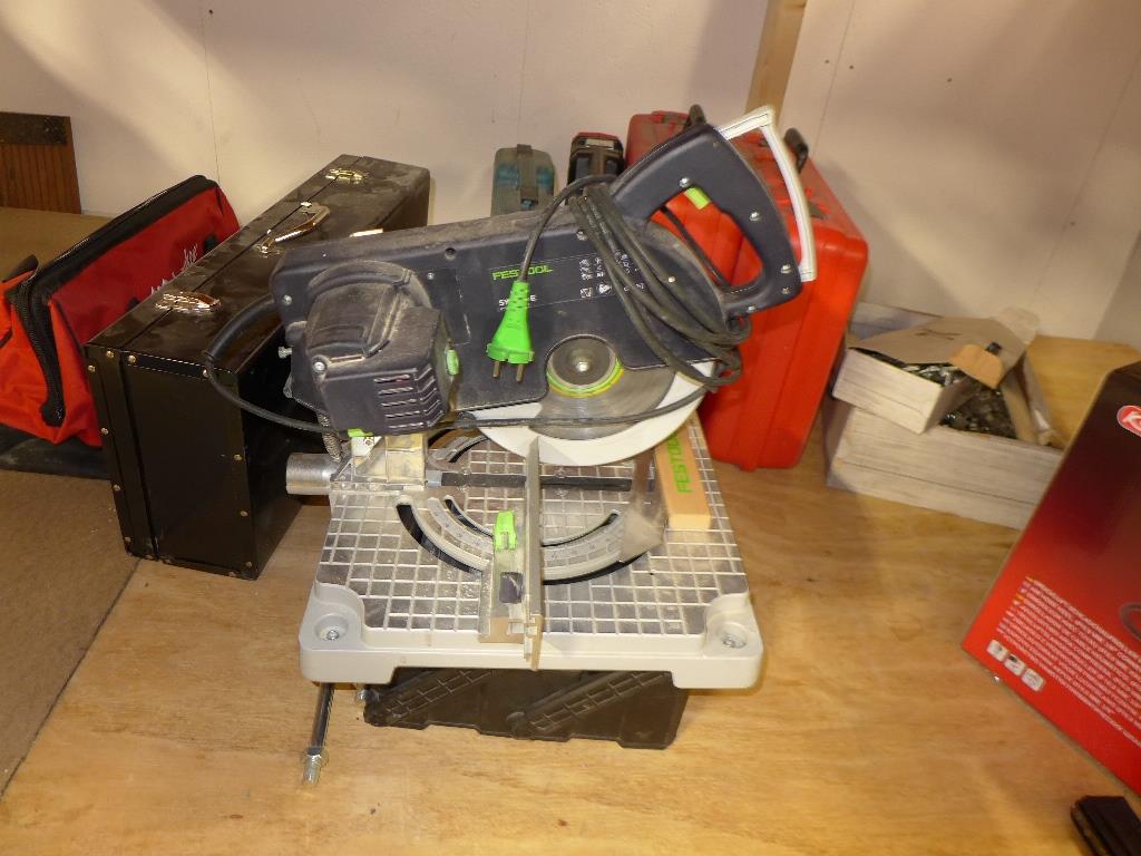 Maschinen zur Herstellung von Möbeln, div. Fertigmöbel und Büros -11