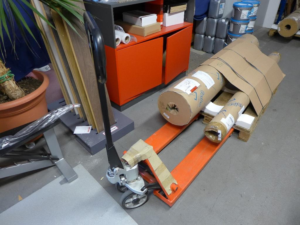 Maschinen zur Herstellung von Möbeln, div. Fertigmöbel und Büros -2