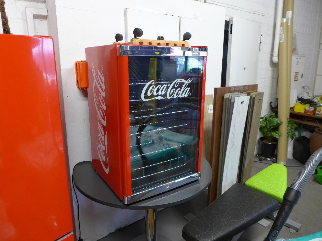 Maschinen zur Herstellung von Möbeln, div. Fertigmöbel und Büros -3