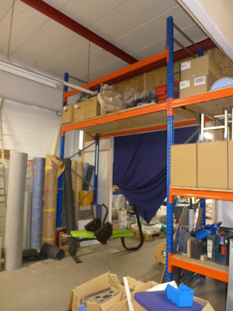 Maschinen zur Herstellung von Möbeln, div. Fertigmöbel und Büros -4