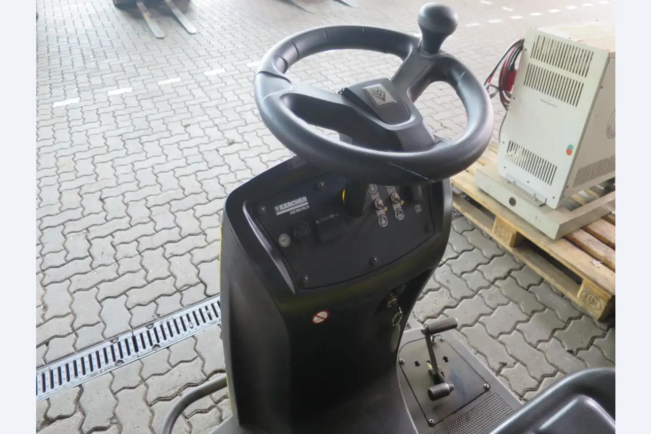 forklift trucks and car pool<br>-2