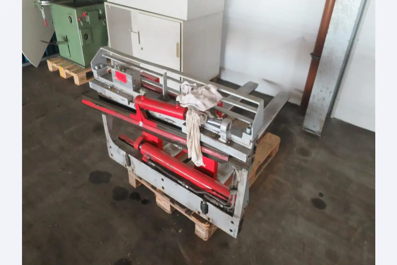 forklift trucks and car pool<br>-3