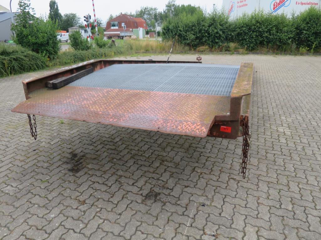 forklift trucks and car pool<br>-1