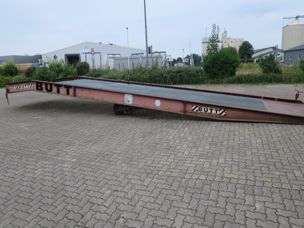 forklift trucks and car pool<br>-2