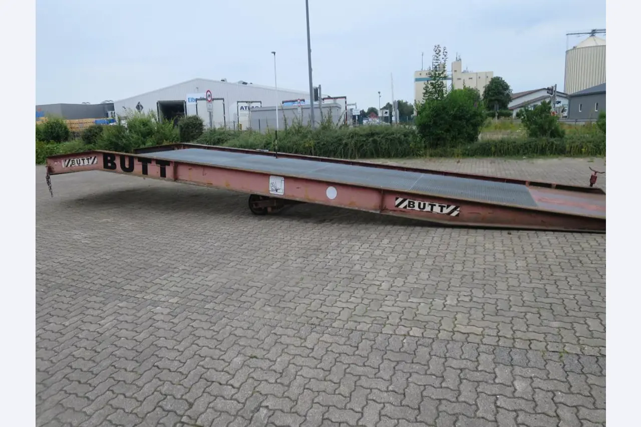 forklift trucks and car pool<br>-2