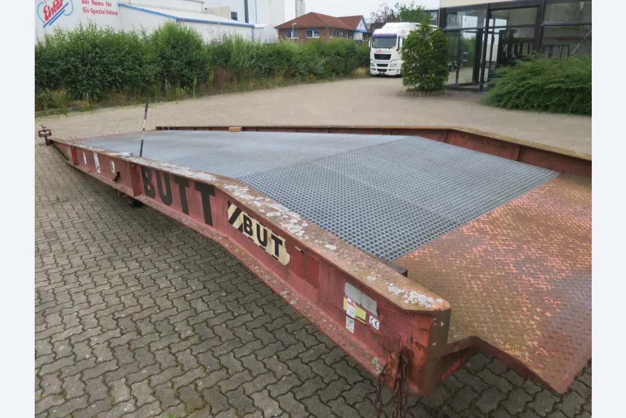 forklift trucks and car pool<br>-4