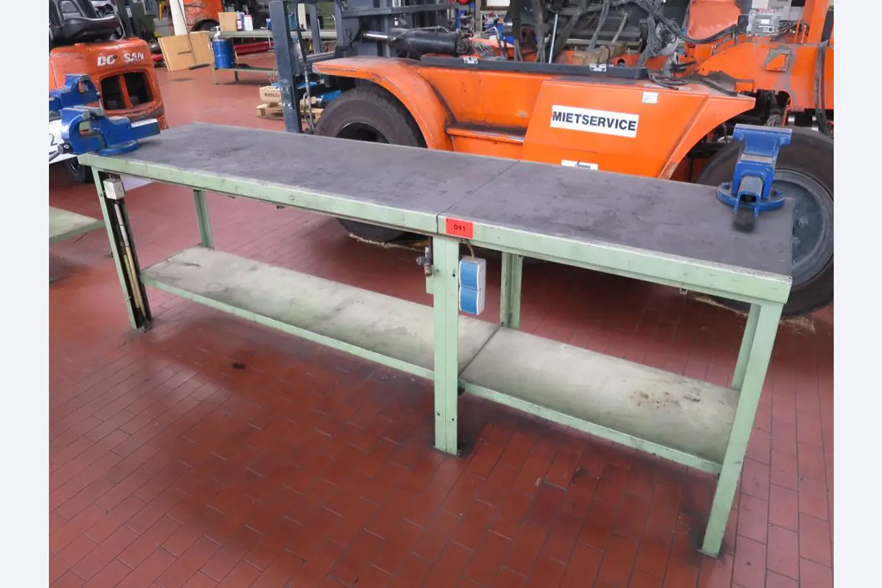 forklift trucks and car pool<br>-1