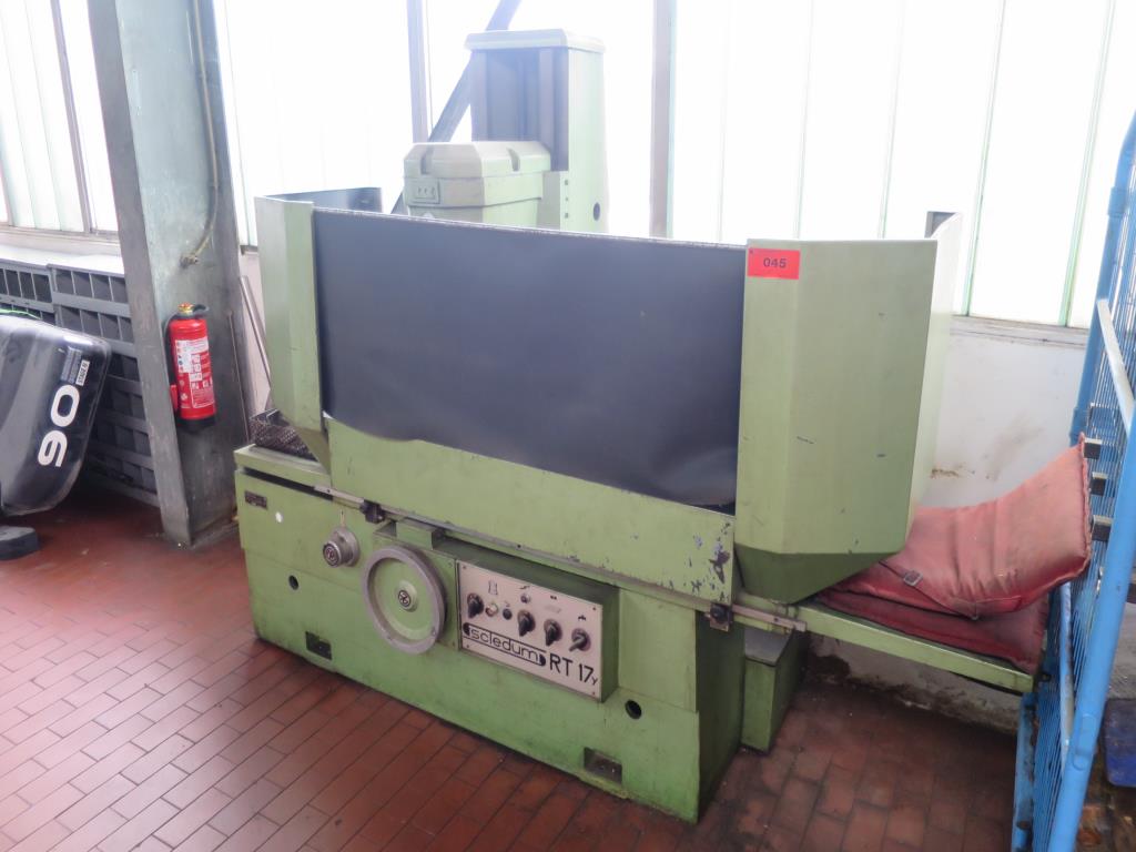 forklift trucks and car pool<br>-1