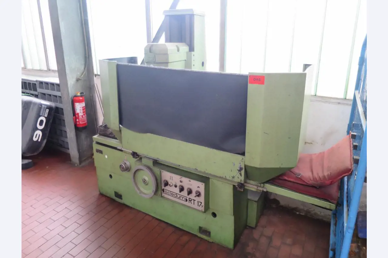 forklift trucks and car pool<br>-1