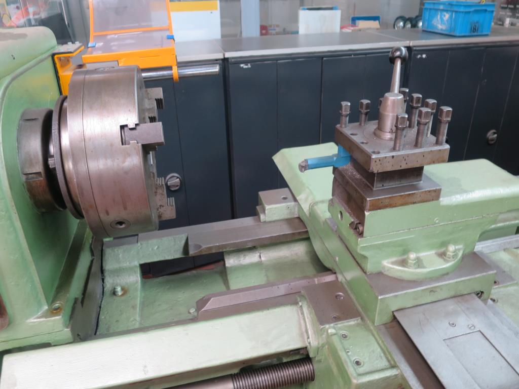 forklift trucks and car pool<br>-3