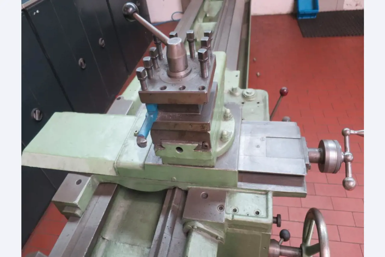 forklift trucks and car pool<br>-5