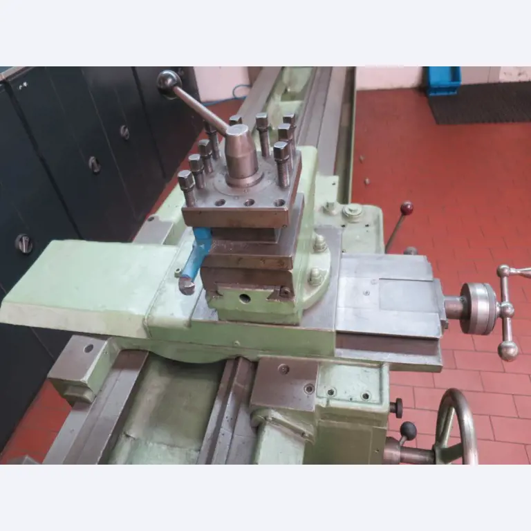 forklift trucks and car pool<br>-5