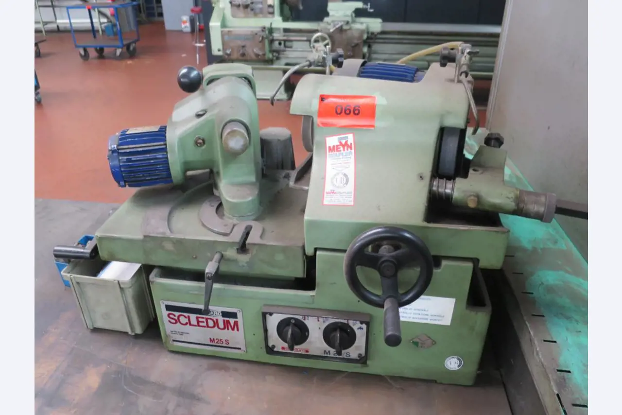 forklift trucks and car pool<br>-1