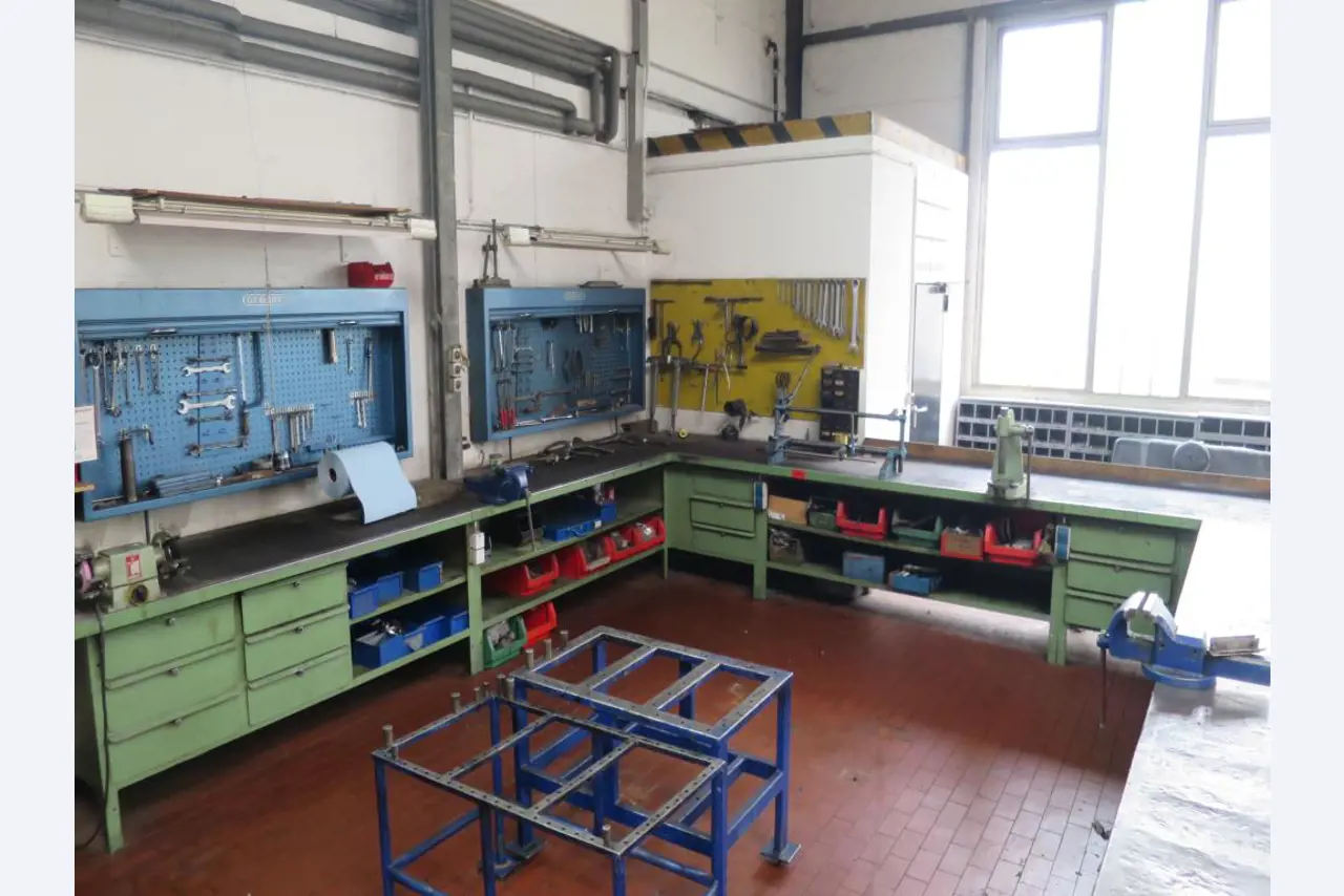 forklift trucks and car pool<br>-1