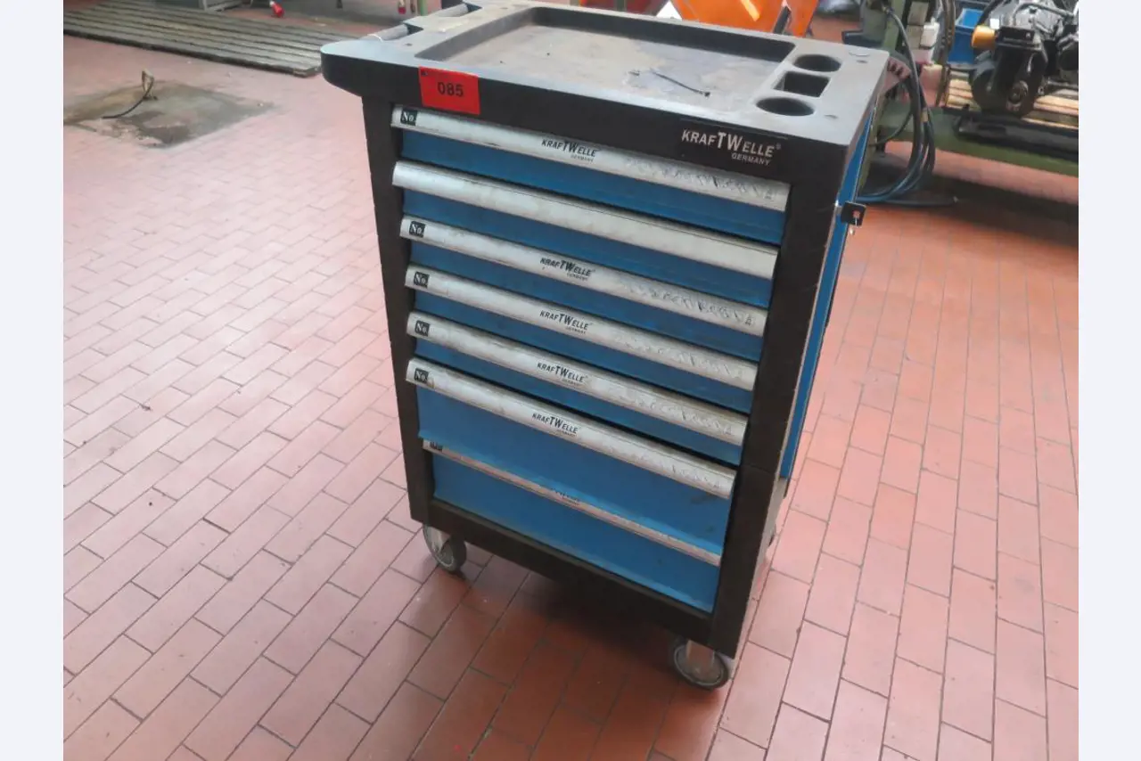 forklift trucks and car pool<br>-1