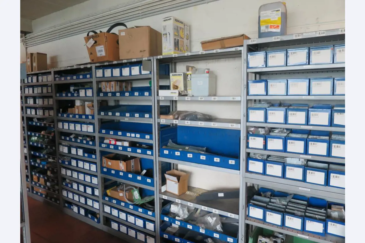 forklift trucks and car pool<br>-3