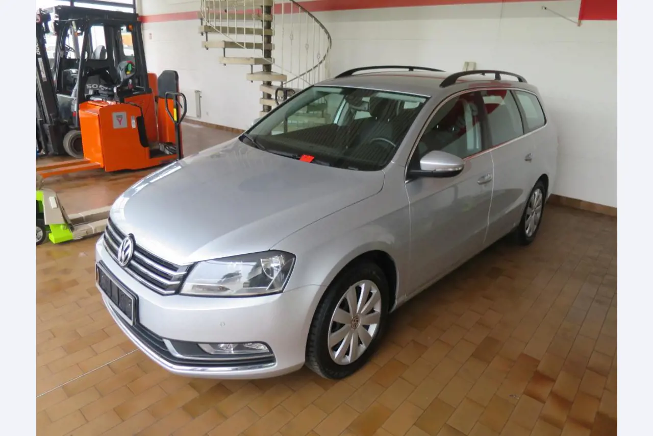 forklift trucks and car pool<br>-1