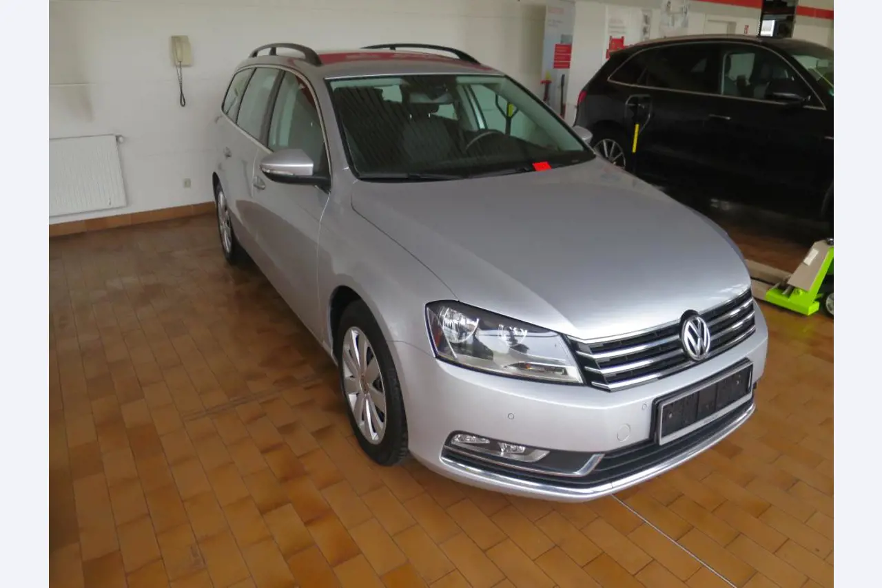 forklift trucks and car pool<br>-2