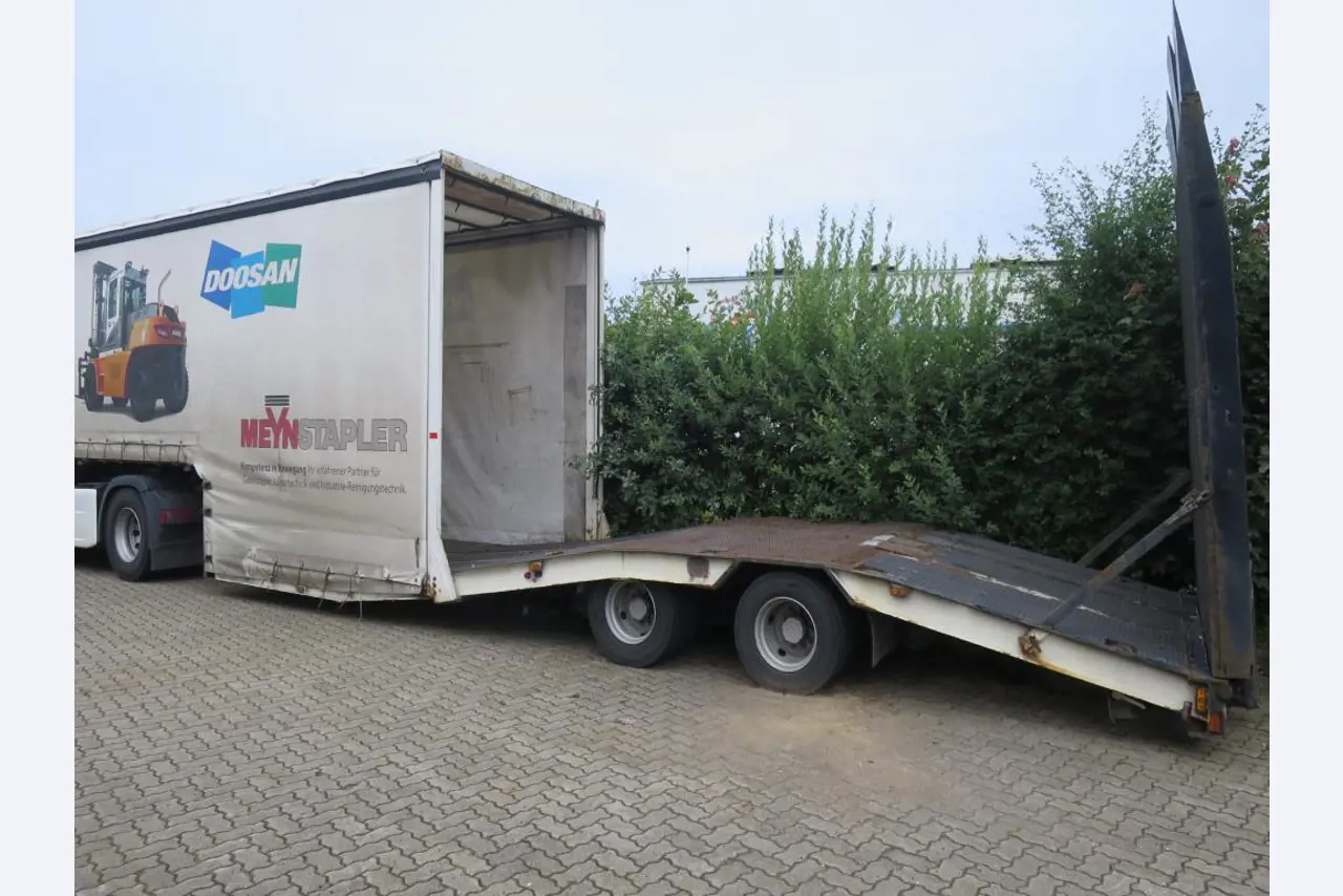 forklift trucks and car pool<br>-2