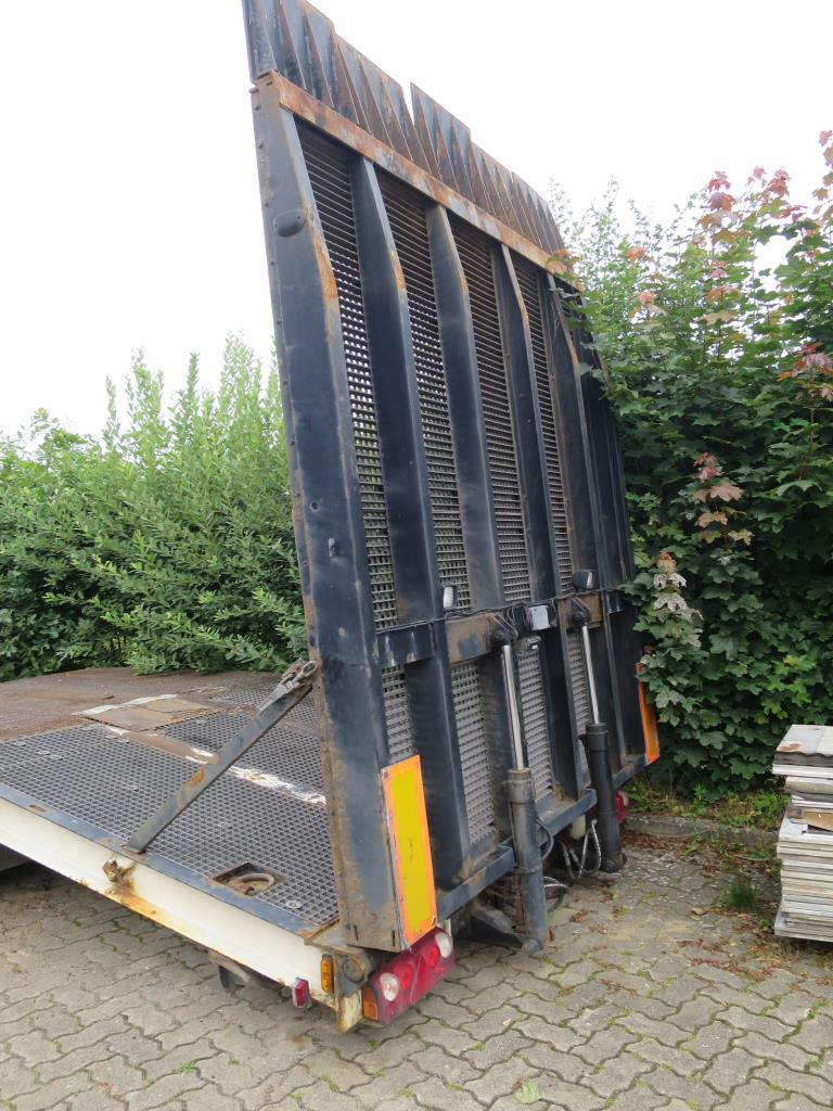 forklift trucks and car pool<br>-4