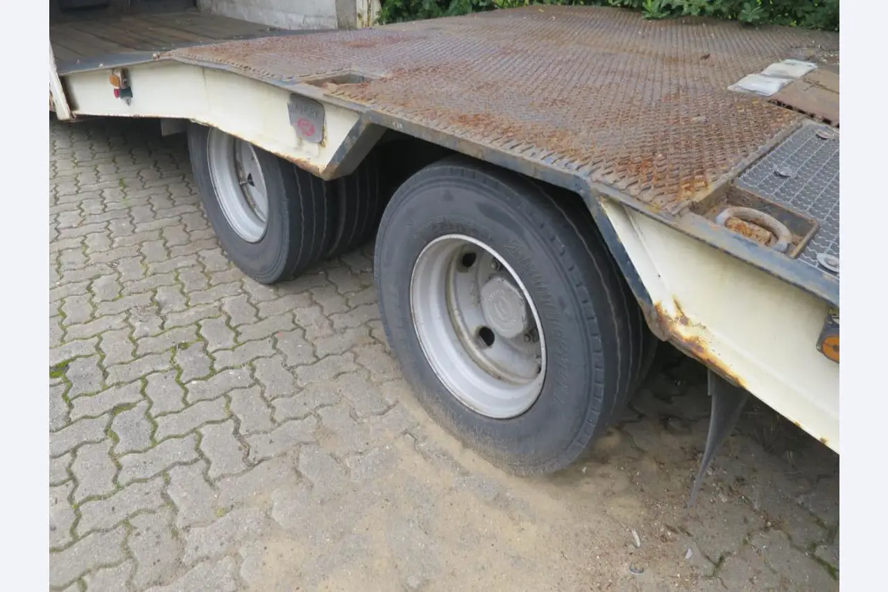 forklift trucks and car pool<br>-6