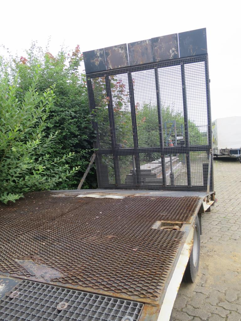 forklift trucks and car pool<br>-7