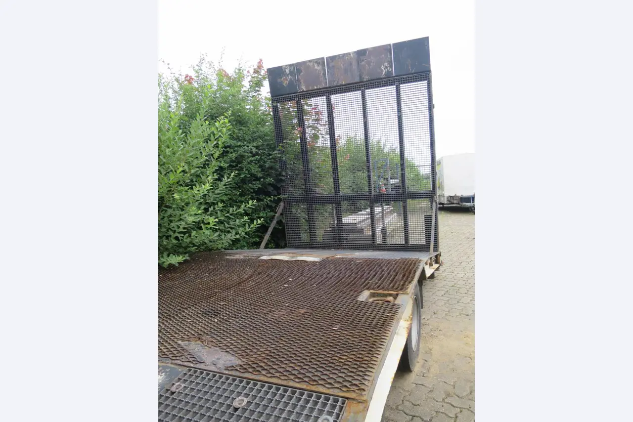 forklift trucks and car pool<br>-7