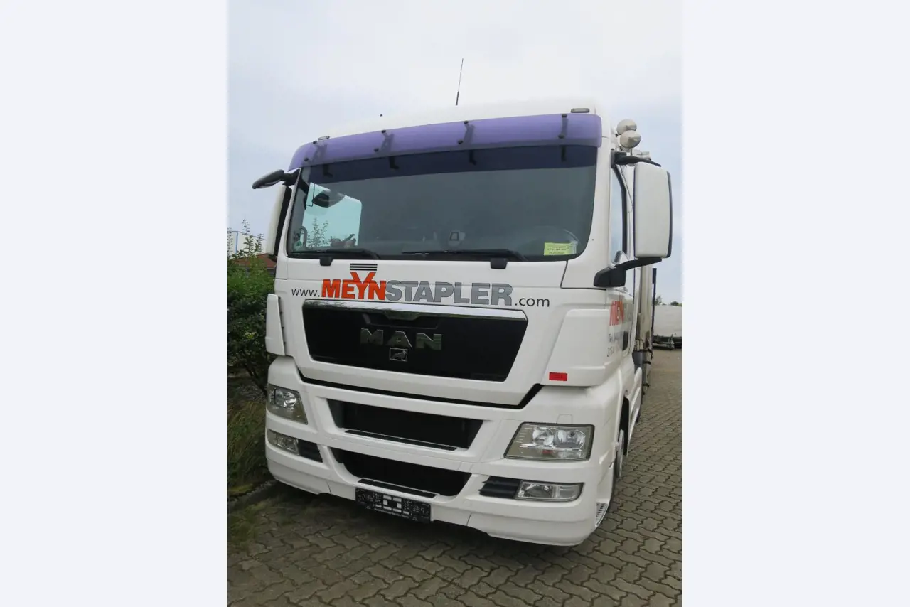 forklift trucks and car pool<br>-1