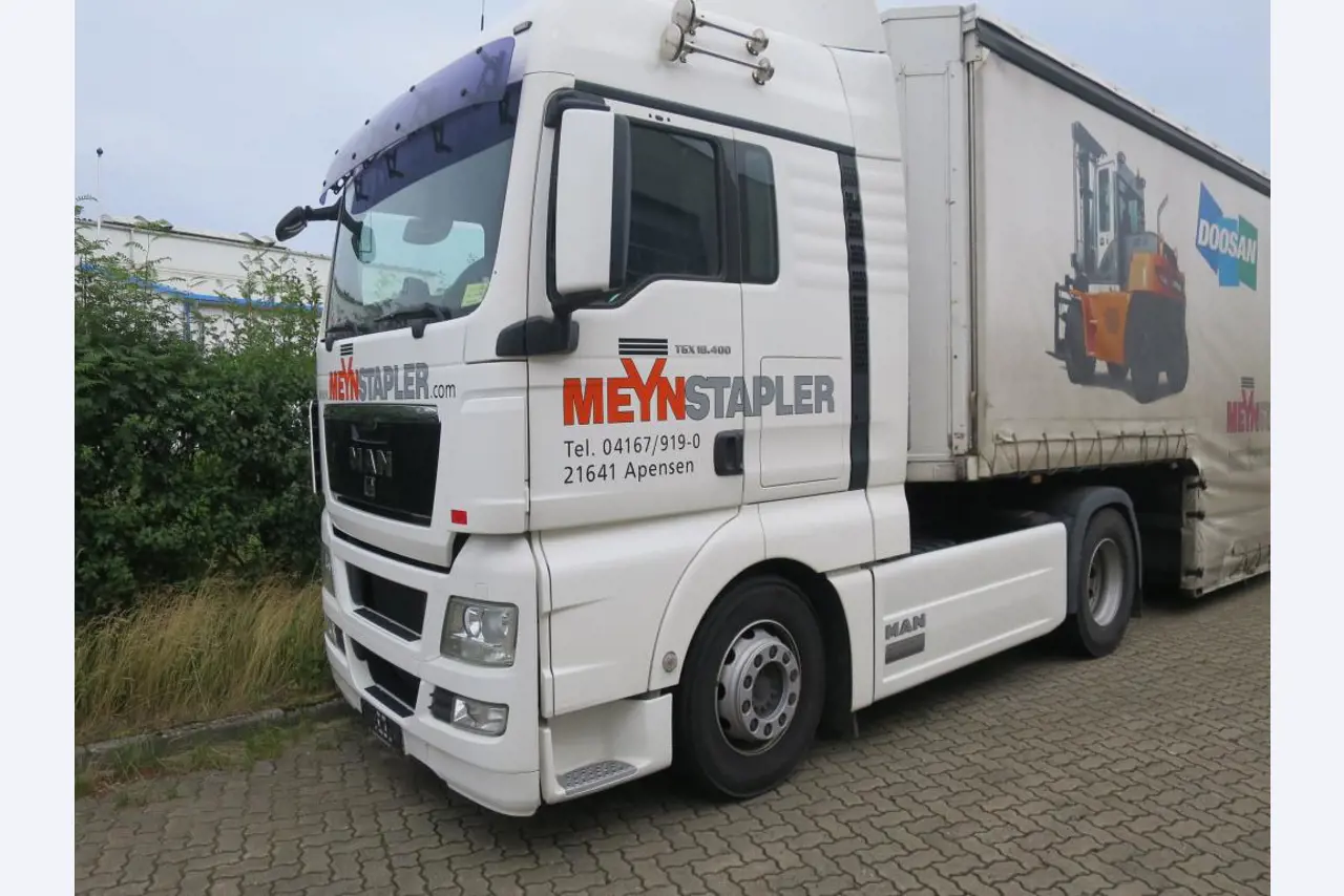 forklift trucks and car pool<br>-2