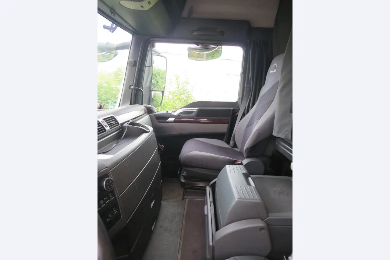 forklift trucks and car pool<br>-5