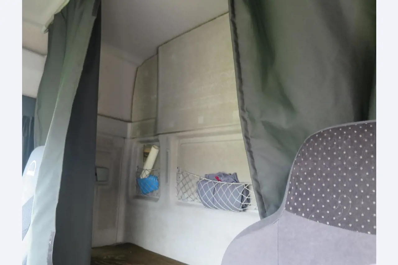 forklift trucks and car pool<br>-6