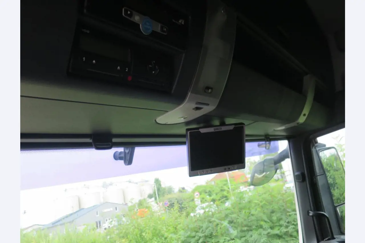 forklift trucks and car pool<br>-7