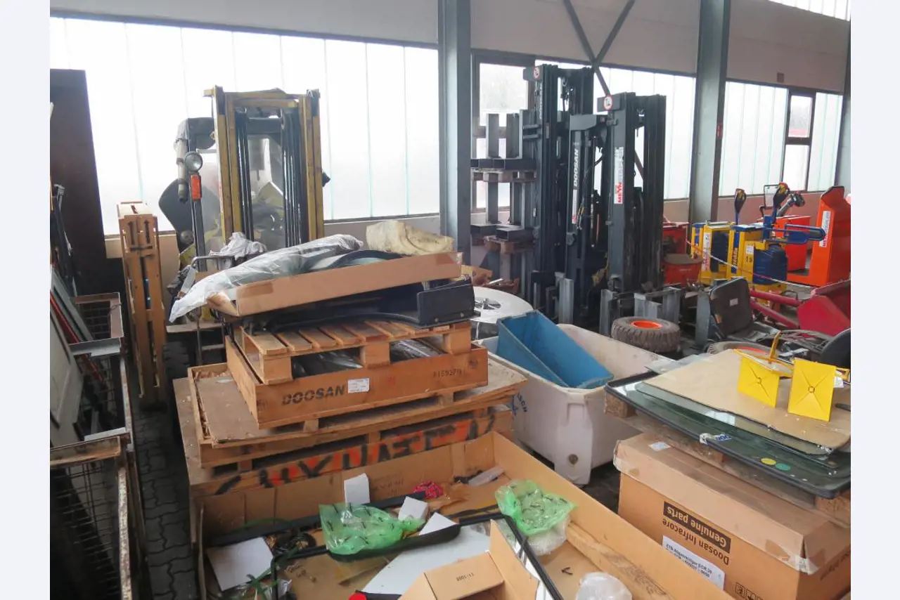 forklift trucks and car pool<br>-2